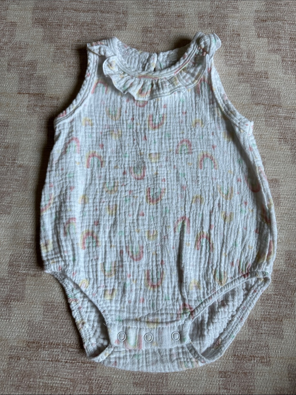 Kyle & Deena White Muslin Gauze Baby Onesie Romper with Pastel Rainbow size 6-9M